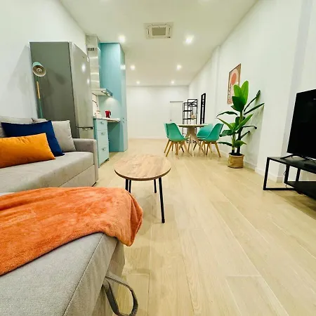 Flat B - Wide & Beautifull Flat Near Historic Center Apartmán *